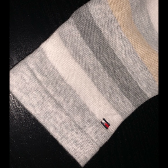 Tommy Hilfiger Sweater - Picture 2 of 3